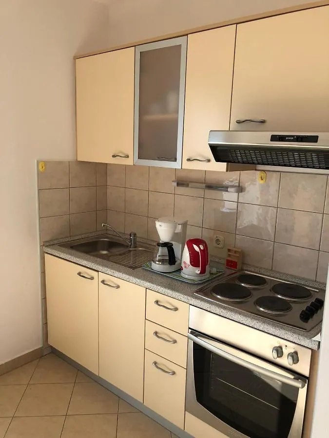 Apartments Punta Seline 0*,